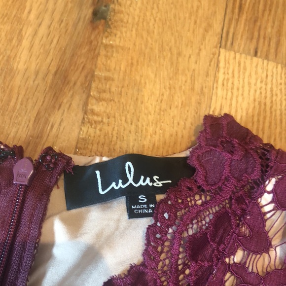 Lulus red/burgundy lace long sleeve dress size s missing 1 modesty clip included - Picture 3 of 5